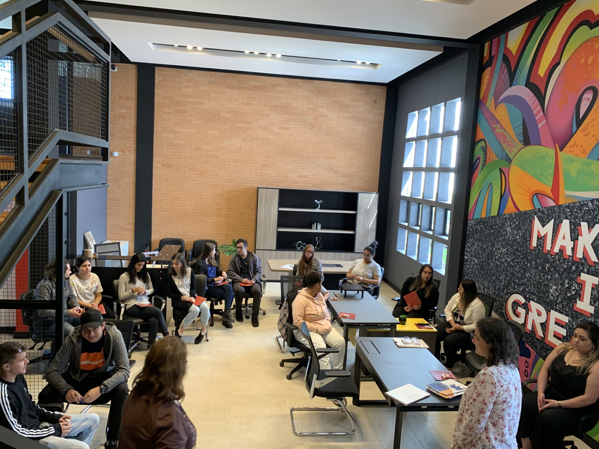 ALUNOS DO CURSO DE DESIGN VISITAM FÁBRICA DA FUNCIONAL